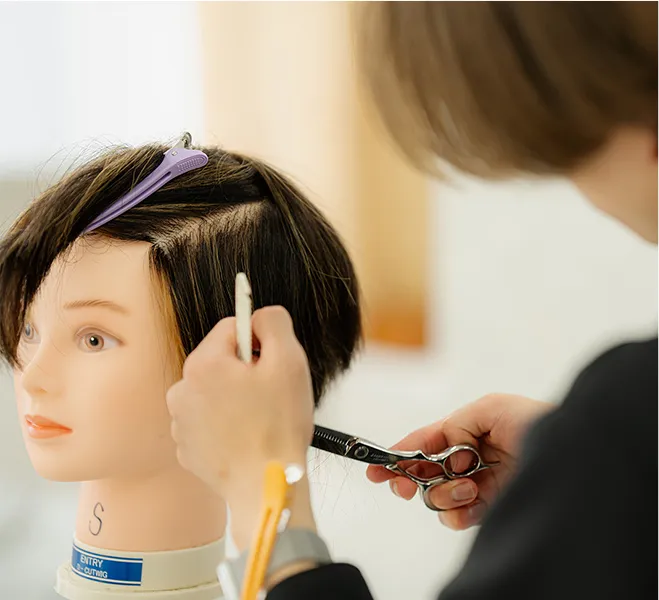 現場で活きる技術を習得自社アカデミー